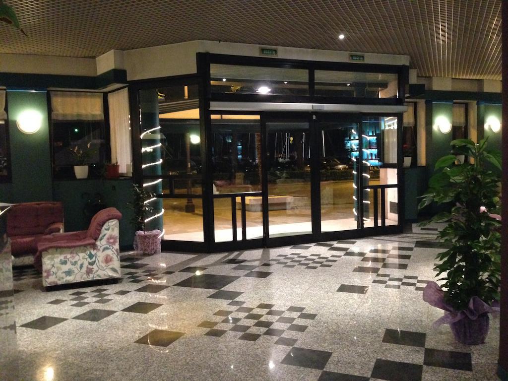 Hotel Plaza Дезенцано-дель-Гарда Екстер'єр фото